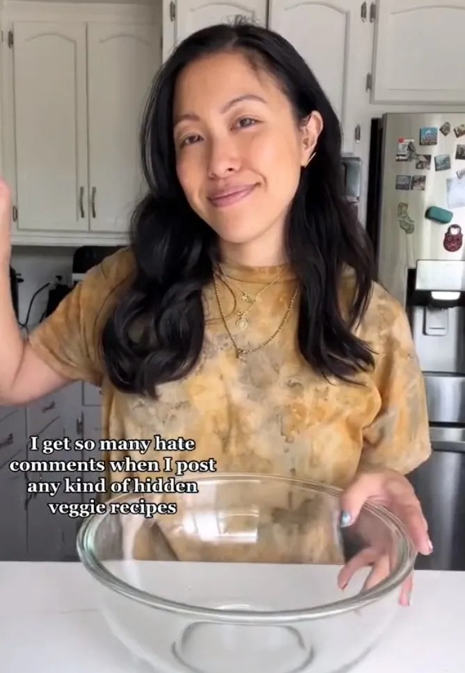 TikTok user Jean explained that she is mom-shamed for making her daughter healthy pancakes
