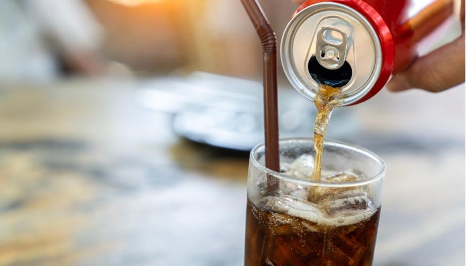 Filling soft drink into a glass.