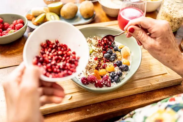 Person eating oats with fruits